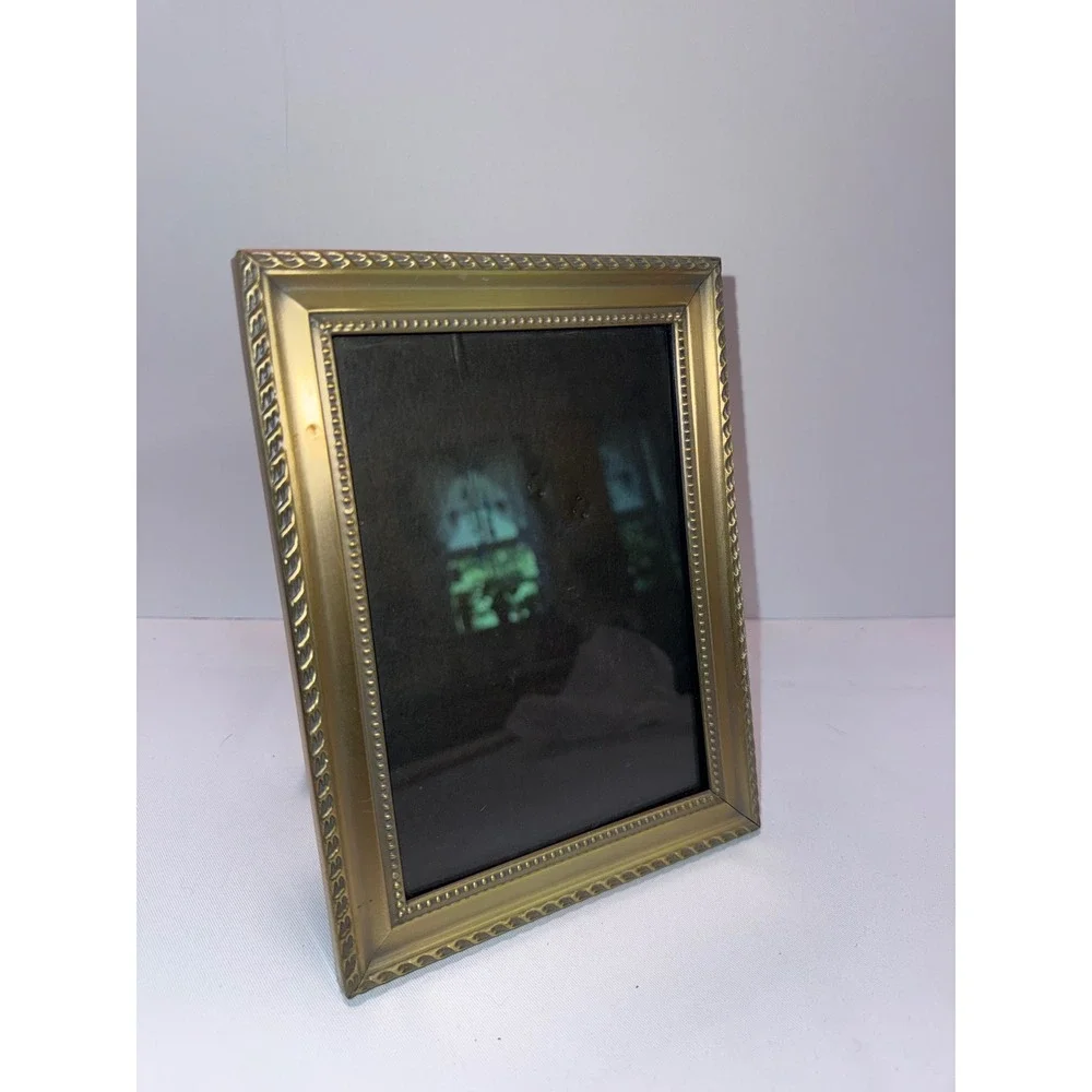 Vintage Gold Tone Beaded Edge 5x7 Tabletop Picture Frame Ornate Scalloped Trim